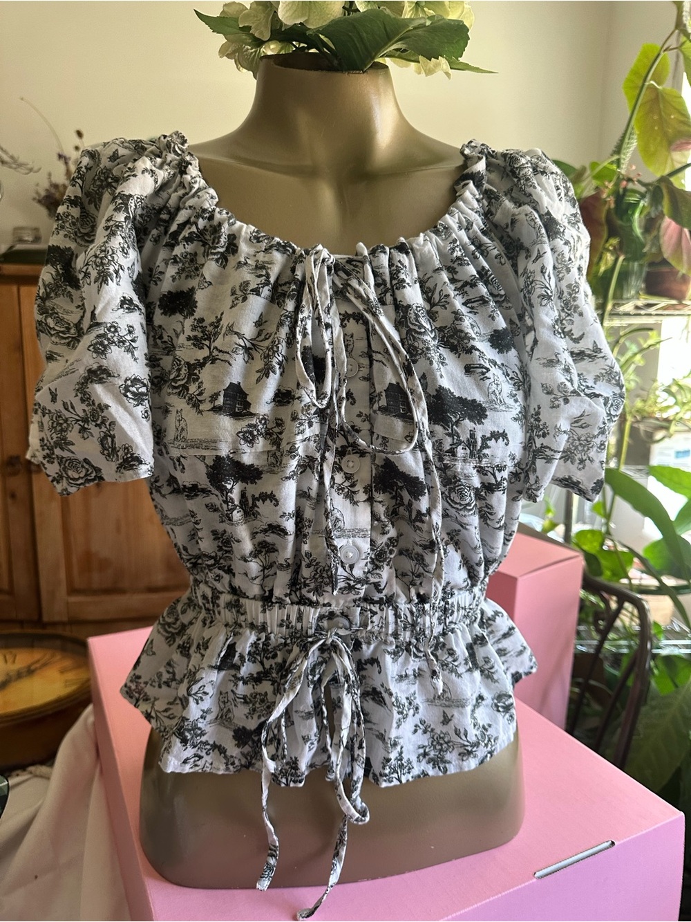 7 For All Mankind Women's Black & White Floral & Foxes Peasant Top